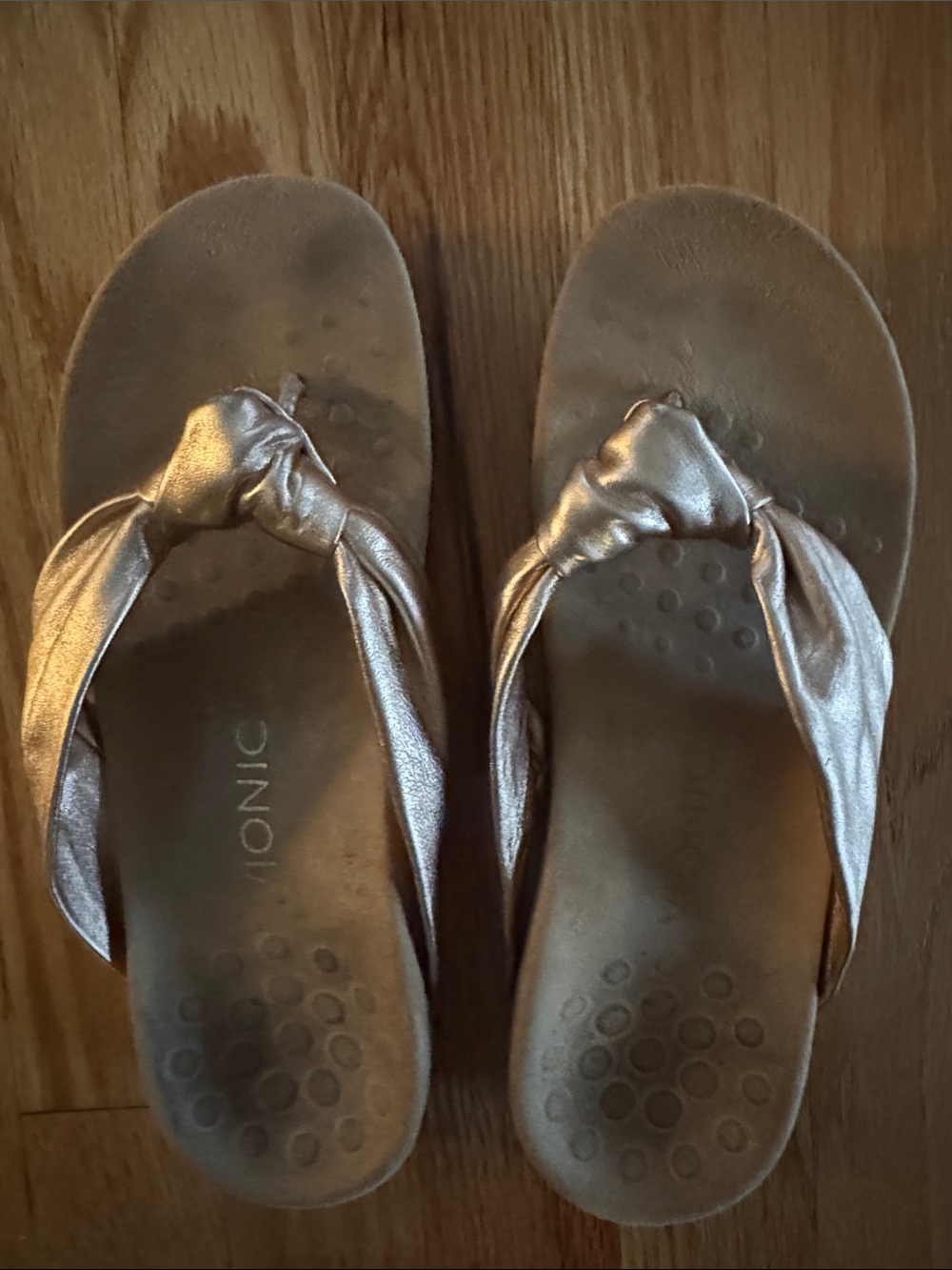 Vionic Pippa Metallic Rose Gold Knotted Thong Sandals, size 7.5 - Picture 2 of 6
